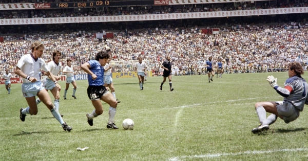 Diego Maradona - Tượng đài bóng đá bất tử 'đời' nhất