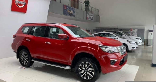 Ô tô Việt đại hạ giá, thời điểm lý tưởng xuống tiền rước xế