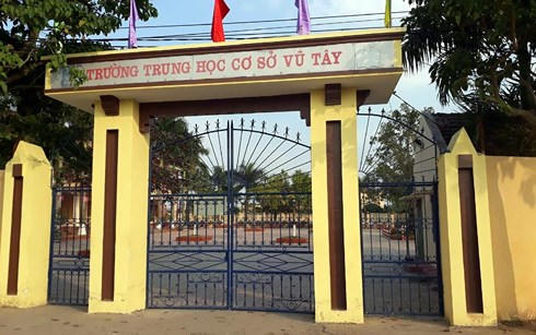 Thái Bình: Bị ngăn phóng xe vào trường, hai thanh niên rút dao đâm bảo vệ