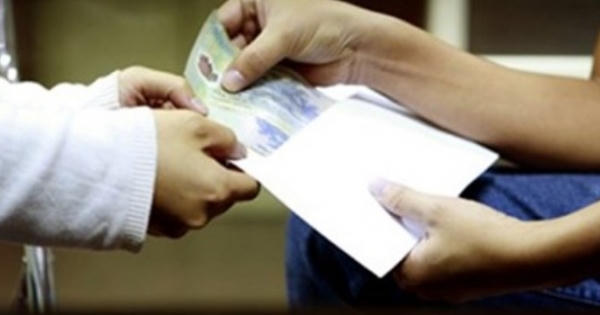 Đồng Nai: Bắt quả tang trung úy cảnh sát nhận hối lộ 50 triệu đồng Đồng Nai: Bắt quả tang trung úy cảnh sát nhận hối lộ 50 triệu đồng