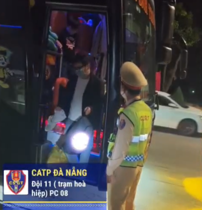 Phát hiện, xử lý xe giường nằm chở vượt quá 15 người so với quy định