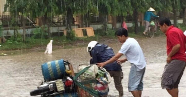 Chèo thuyền trên tỉnh lộ tại Bình Dương: Chính quyền "hứa" sẽ xử lý và khắc phục trình trạng ngập lụt