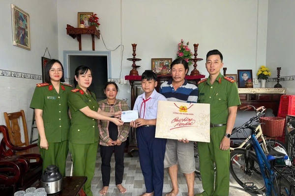 “Con nuôi Công an xã” - Lan tỏa yêu thương, chắp cánh ước mơ cho trẻ em khó khăn