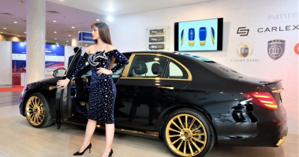 'Lác mắt' trước Mercedes-Benz E 300 AMG mạ vàng của đại gia Việt