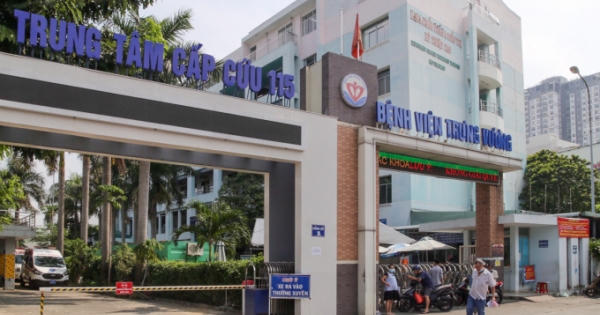 Bác sĩ phẫu thuật 'chui' trong bệnh viện