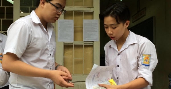 Tuyển sinh vào lớp 10 ở Hà Nội: 3 thí sinh bị đình chỉ thi do mang theo điện thoại