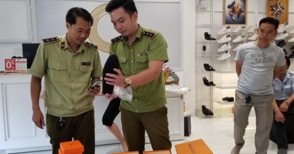 Đồng Nai: Kiểm tra đột xuất, thu giữ hàng trăm sản phẩm thời trang có dấu hiệu giả mạo thương hiệu Đồng Nai: Kiểm tra đột xuất, thu giữ hàng trăm sản phẩm thời trang có dấu hiệu giả mạo thương hiệu