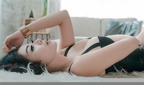 Vẻ đẹp nóng bỏng của diễn viên Thanh Hương từ chối "lời gạ gẫm" nghìn đô