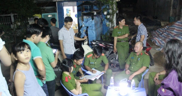 Nam thanh niên lặng người khi thấy em họ nằm gục trong nhà vệ sinh