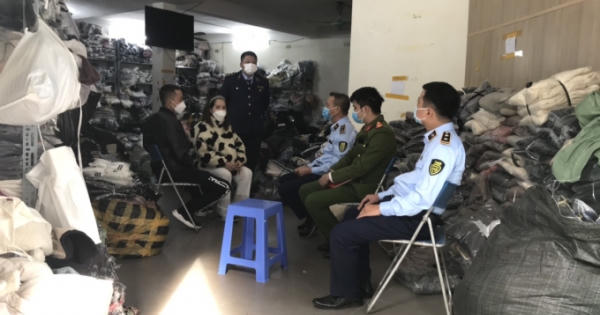 Hải Dương: Tạm giữ lô quần áo có dấu hiệu “nhái” nhãn hiệu Nike và Adidas