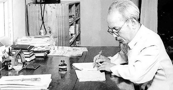Người là Hồ Chí Minh