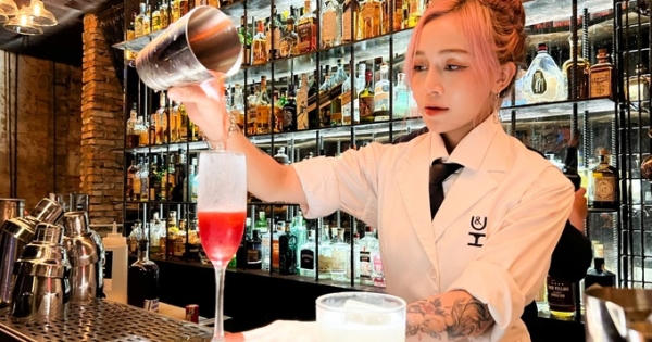 Nữ bartender triệu view, pha rượu như múa: Làm gì khi khách mời "bay"?