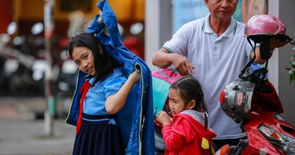 Học sinh Sài Gòn mặc áo ấm trong tiết trời se lạnh