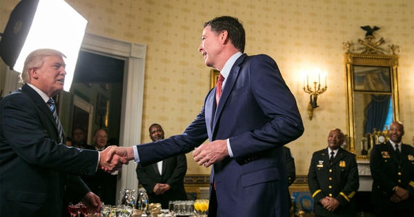 Hé lộ bữa tối 'điềm báo' ông Trump sa thải Giám đốc FBI