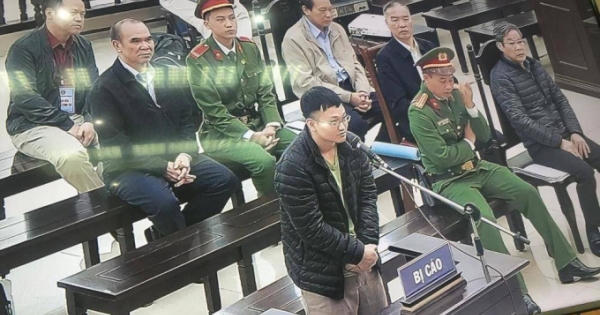 Xét xử vụ AVG: Ký thẩm định giá AVG để lấy tiền hoa hồng "mua sữa cho con"