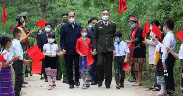Giám đốc Công an tỉnh Nghệ An dự ngày Đại đoàn kết dân tộc với đồng bào xã Na Loi