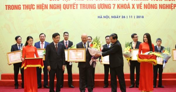Vinamilk nhận bằng khen của Thủ tướng Chính phủ về phát triển tam nông bền vững