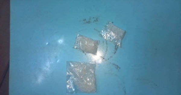 Bình Dương: Bắt quả tang 9x đang bán ma túy đá