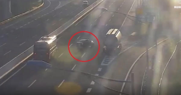 Thót tim cảnh ô tô đi lùi trên cao tốc Hà Nội - Hải Phòng suýt gây tai nạn kinh hoàng