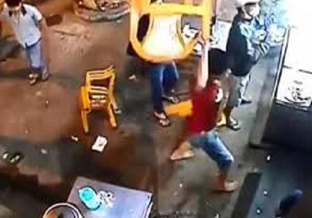 TP HCM: Thuê giang hồ chém trọng thương chủ tiệm chân gà nướng