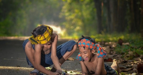 Những bức ảnh kể về niềm vui của trẻ em Việt Nam và trẻ em thế giới