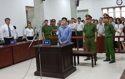 Tiến sĩ lĩnh án chung thân vì lừa ‘dạy học làm giàu’ Tiến sĩ lĩnh án chung thân vì lừa ‘dạy học làm giàu’