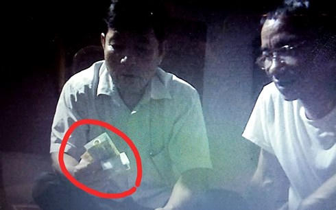 Thanh Hóa: Xuất hiện clip Trưởng công an xã đánh bài ăn tiền