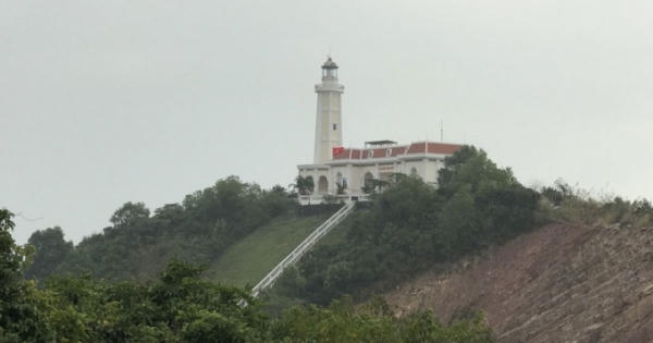Ngọn Hải đăng nơi địa đầu Tổ quốc