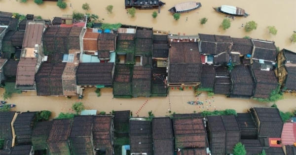 Phố cổ Hội An chìm trong biển nước