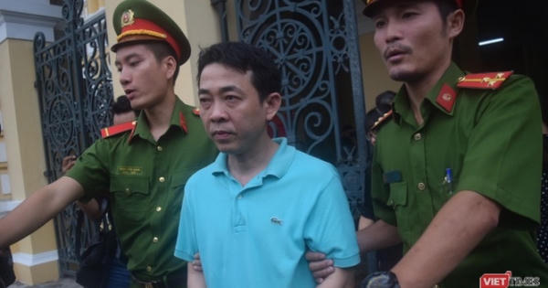 Vụ buôn thuốc ung thư giả: Cựu Chủ tịch VN Pharma tiếp tục bị khởi tố lần 2 Vụ buôn thuốc ung thư giả: Cựu Chủ tịch VN Pharma tiếp tục bị khởi tố lần 2