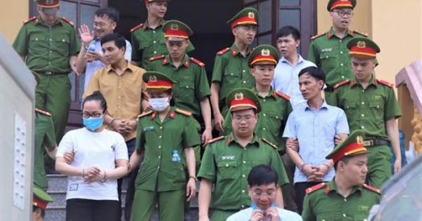 Vụ gian lận điểm Hòa Bình: ‘Có chống lưng rồi, lo gì’ Vụ gian lận điểm Hòa Bình: ‘Có chống lưng rồi, lo gì’