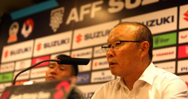 HLV Park Hang-seo dành "những lời có cánh" cho Công Phượng sau trận đấu với Malaysia