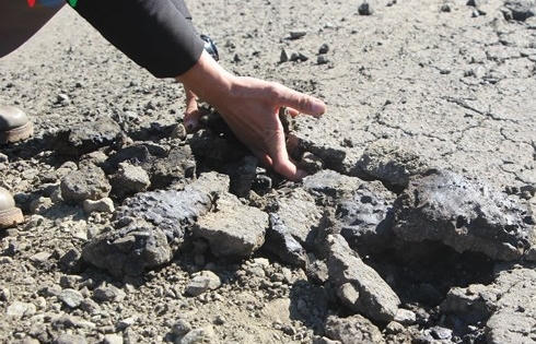 Đường 95 tỷ ở Gia Lai mới sử dụng đã nát tươm Đường 95 tỷ ở Gia Lai mới sử dụng đã nát tươm