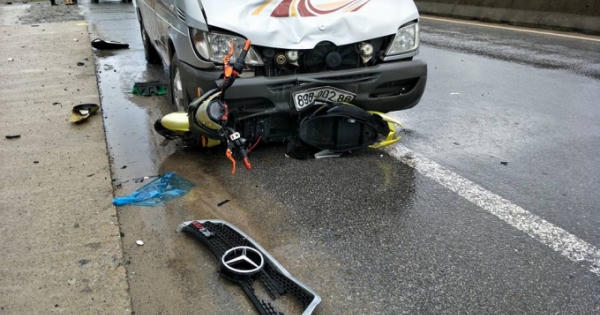 Hà Tĩnh: Ô tô kéo lê xe đạp điện, 2 học sinh thương vong