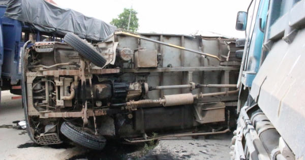 Tai nạn giao thông Plus: Một cụ ông rơi khỏi cầu vượt cao 10m khi va chạm với ô tô