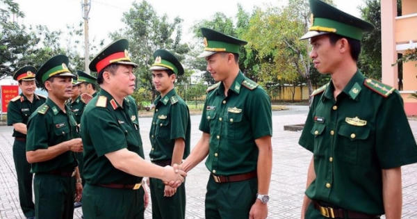 Thực hiện thắng lợi nhiệm vụ bảo vệ Tổ quốc trong tình hình mới Thực hiện thắng lợi nhiệm vụ bảo vệ Tổ quốc trong tình hình mới