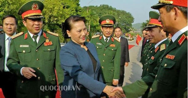 Chủ tịch Quốc hội thăm Bộ Tư lệnh Quân khu 1 Chủ tịch Quốc hội thăm Bộ Tư lệnh Quân khu 1