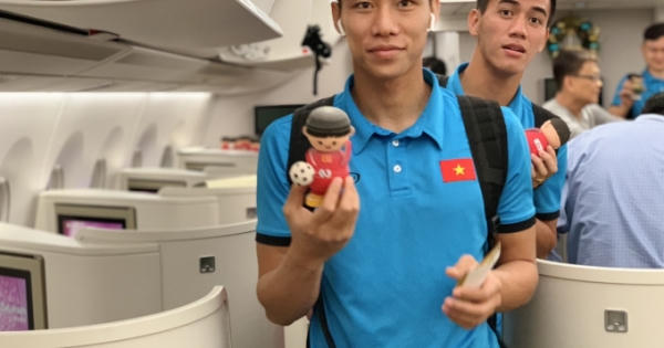 Những hình ảnh đầu tiên của đội tuyển bóng đá Việt Nam tại sân bay Kuala Lumpur làm thủ tục về Hà Nội