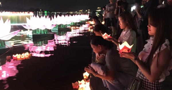 Festival Huế 2018: Nghiêm trang chương trình “Tỏa sáng niềm tin” - Cầu quốc thái dân an