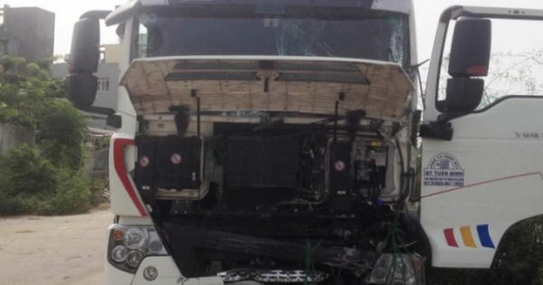 Xe khách đối đầu xe tải: Hơn 20 hành khách nhập viện