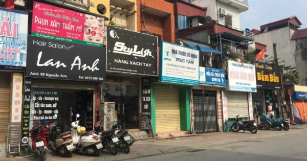 Kinh doanh "bát nháo" ở phố hàng xách tay Nguyễn Sơn: Cơ quan chức năng vào cuộc chưa quyết liệt?
