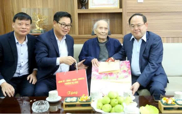 Bí thư Tỉnh ủy Quản Minh Cường thăm, chúc Tết nguyên lãnh đạo tỉnh, lão thành cách mạng