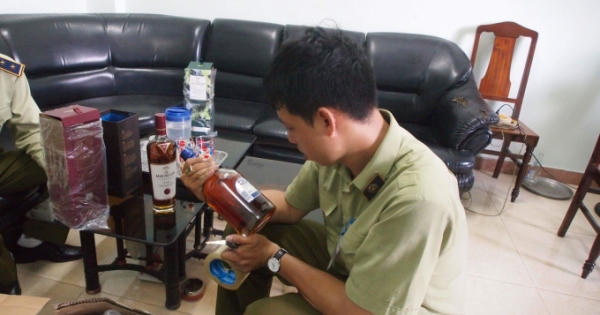 Đà Nẵng: Phát hiện 252 chai rượu ngoại không có hóa đơn chứng từ