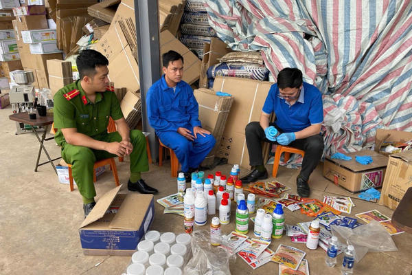 Công an Đắk Lắk phá đường dây sản xuất, buôn bán thuốc bảo vệ thực vật giả liên tỉnh
