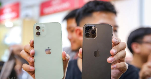 Cận cảnh những chiếc iPhone 12 đầu tiên 'cập bến' Việt Nam Cận cảnh những chiếc iPhone 12 đầu tiên 'cập bến' Việt Nam