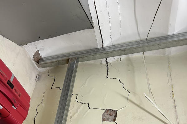 Hà Nội: Công trình xây dựng tại 19B phố Hàm Long đe dọa nghiêm trọng đến các hộ liền kề