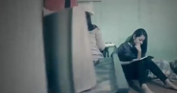 Cướp thích thú xông vào phòng nữ sinh “đơn thân”