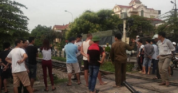 Cố băng qua đường tàu, người đàn ông bị đâm văng xa 50m, thi thể không còn nguyên vẹn