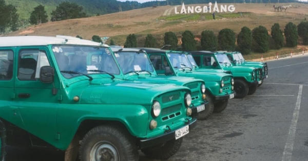 Lâm Đồng: Đình chỉ hoạt động chở khách với xe hết niên hạn trong KDL Langbiang