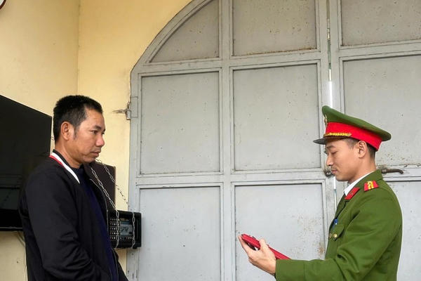 Dùng giấy chứng nhận quyền sử dụng đất giả, lừa bán đất chiếm đoạt tài sản